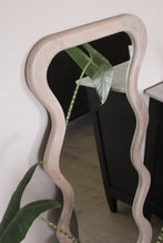 Afbeelding in Gallery-weergave laden, Wave hangspiegel