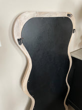 Afbeelding in Gallery-weergave laden, Wave hangspiegel