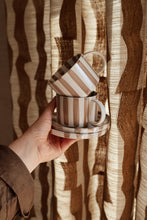 Afbeelding in Gallery-weergave laden, Liv stripe cup and saucer | Beige | Twee stuks