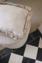 Afbeelding in Gallery-weergave laden, Filippo Uecher Stone Cushion | Fine naturel collection