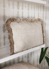 Afbeelding in Gallery-weergave laden, Filippo Uecher Stone Cushion | Fine naturel collection