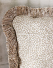 Afbeelding in Gallery-weergave laden, Filippo Uecher Stone Cushion | Fine naturel collection