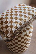 Afbeelding in Gallery-weergave laden, Faylien Poef | Larsen Checkered Caramel
