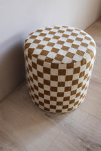 Afbeelding in Gallery-weergave laden, Faylien Poef | Larsen Checkered Caramel

