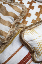 Afbeelding in Gallery-weergave laden, Misia Stripe Cushion
