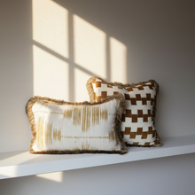 Afbeelding in Gallery-weergave laden, Larsen Butter Yellow Cushion

