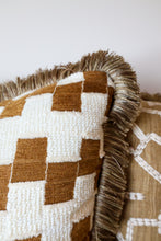 Afbeelding in Gallery-weergave laden, Larsen Luse Cushion

