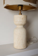 Afbeelding in Gallery-weergave laden, Travertine lampenvoet

