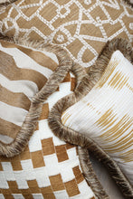 Afbeelding in Gallery-weergave laden, Larsen Butter Yellow Cushion
