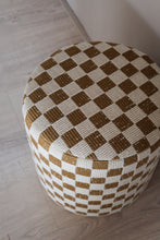 Afbeelding in Gallery-weergave laden, Faylien Poef | Larsen Checkered Caramel
