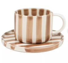 Afbeelding in Gallery-weergave laden, Liv stripe cup and saucer | Beige | Twee stuks
