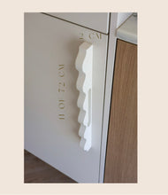Afbeelding in Gallery-weergave laden, Handmade Wave Handles | different sizes
