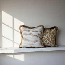 Afbeelding in Gallery-weergave laden, Larsen Linn Cushion
