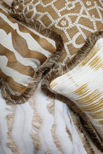 Afbeelding in Gallery-weergave laden, Larsen Linn Cushion
