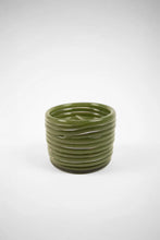 Afbeelding in Gallery-weergave laden, Spiral tea light holder | Three colors &amp; sizes
